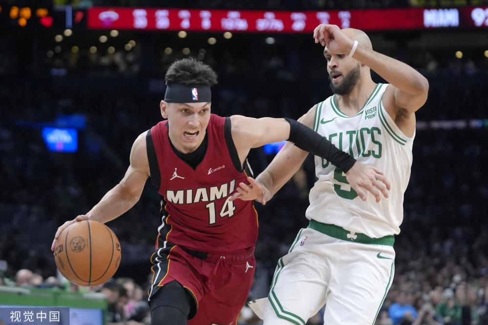 她的父亲突 她的父亲突